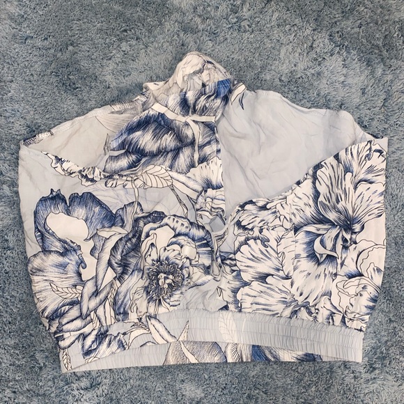 New condition 2 piece set from LF - Picture 3 of 6